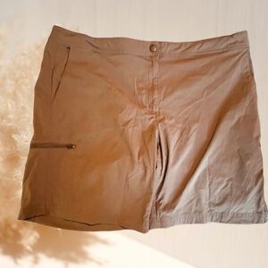 L.L. Bean Hiking/Camping Shorts - Size 18 - Khaki/Tan